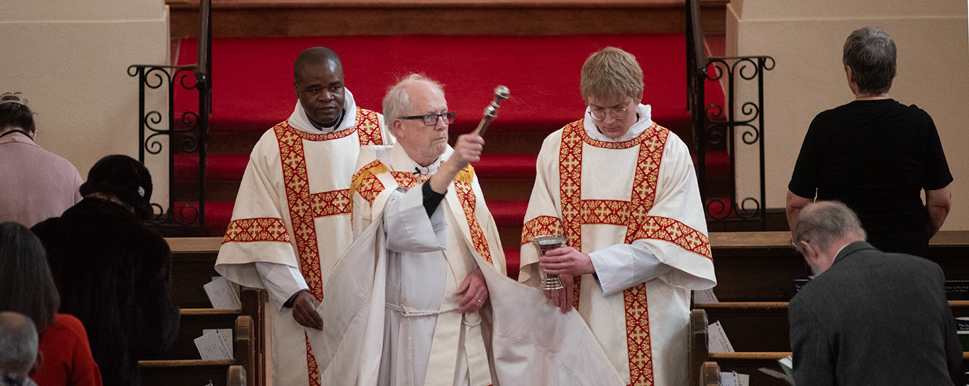 Asperges during the opening hymn